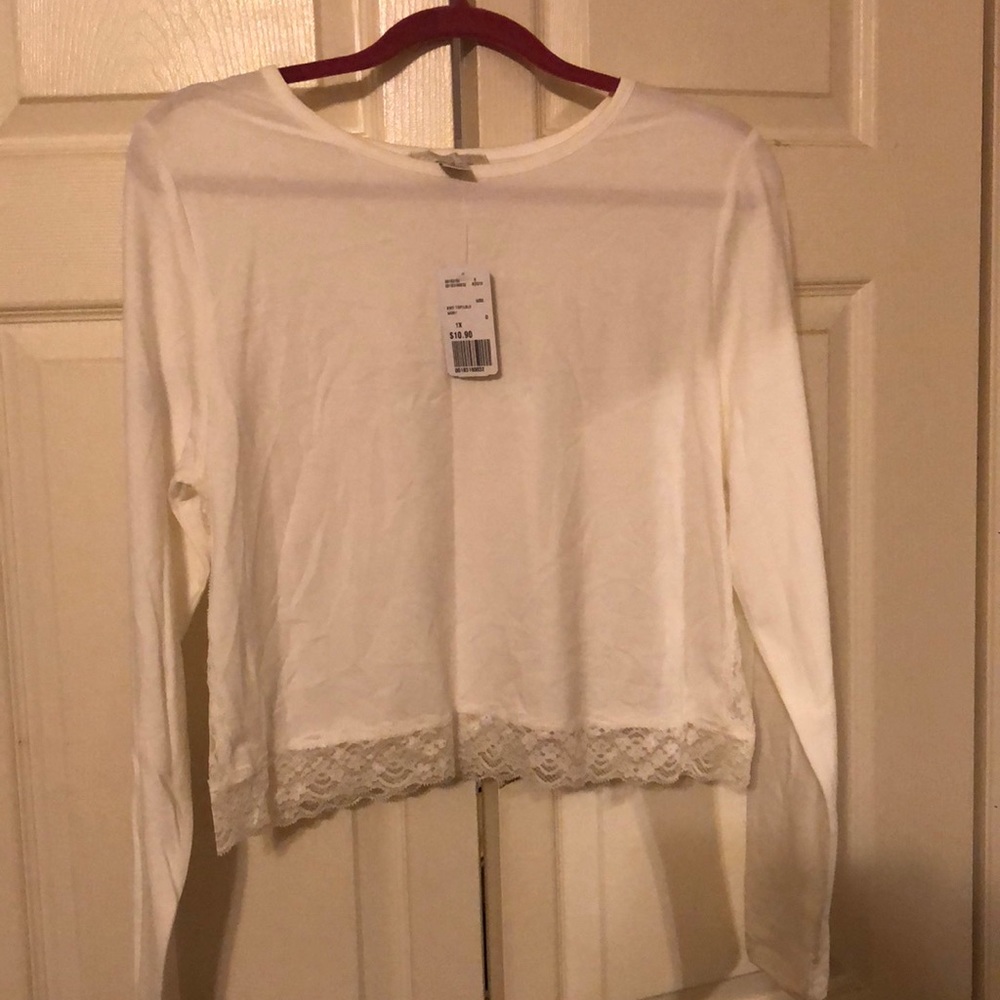 White knit crop top with lace trim